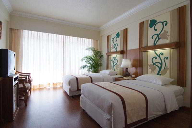 Golden Beach Hotel Pattaya Quarto foto